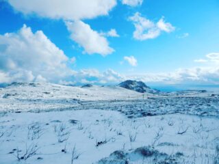 Yes, it can snow in the Greek islands ❄️😊 Serifos, in the Cyclades, today woke up completely white! 
#greecefornomads #workfromgreece #digitalnomads #digitalnomadlife #digitalnomad #digitalnomadgreece